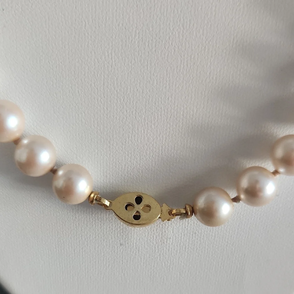 Elegant Pearl Look Necklace